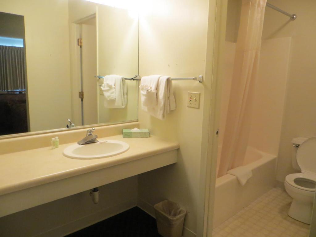 Waterfront Inn Mackinaw City Rom bilde