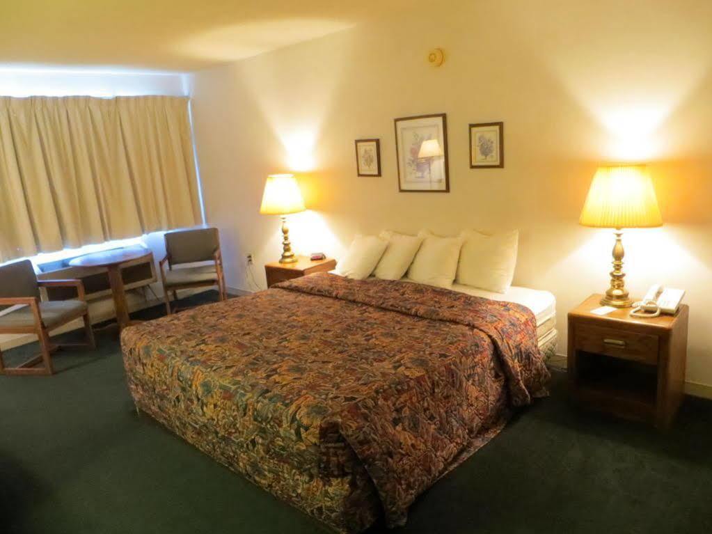 Waterfront Inn Mackinaw City Eksteriør bilde